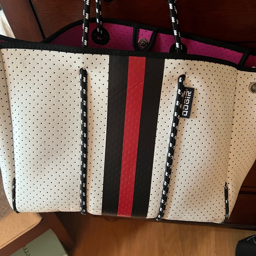 Nice tote with lots of life left!!